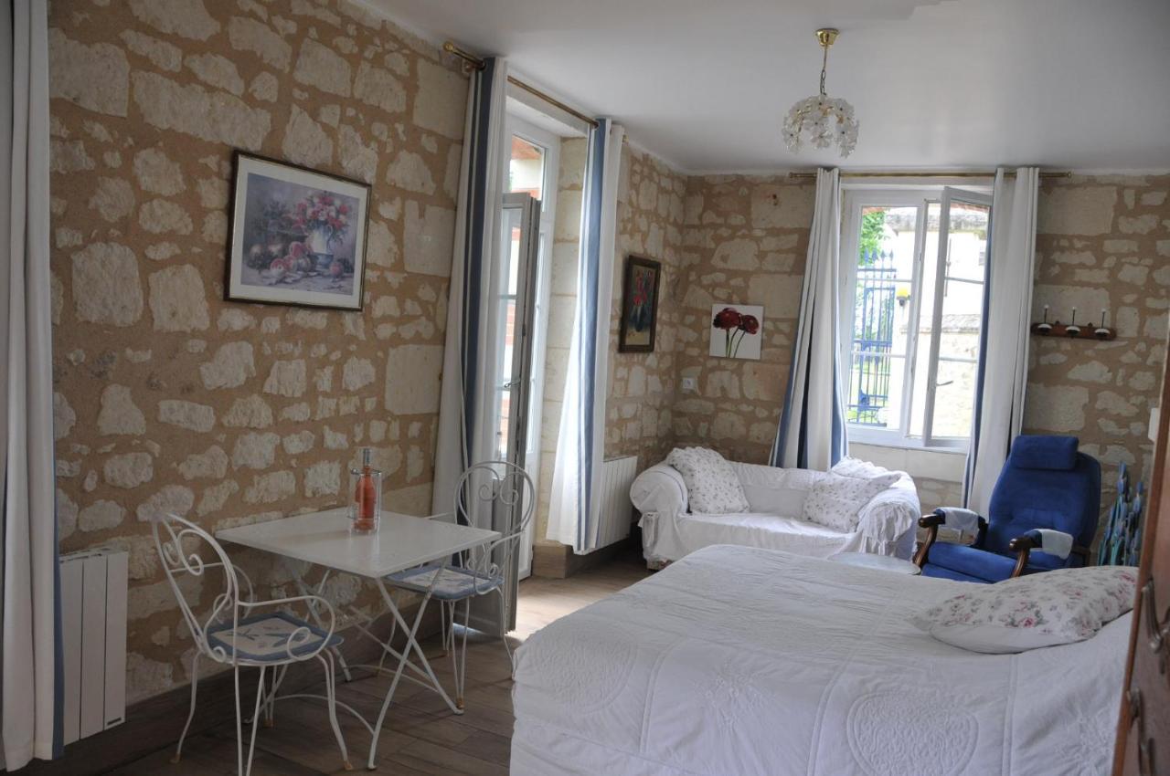 Petite Maison Des Roses - Gite 2 Personnes Brain-sur-Allonnes Eksteriør billede